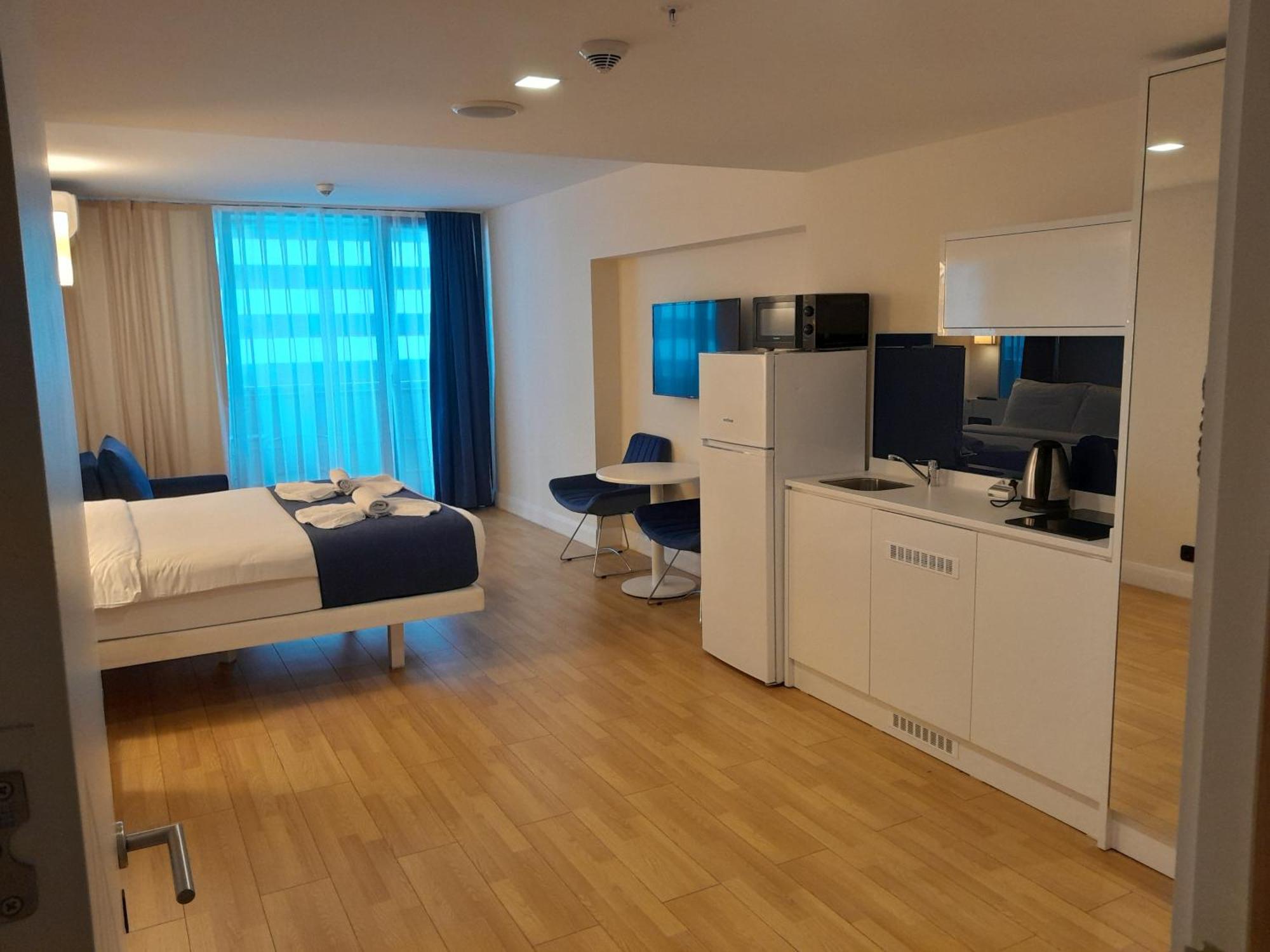 Smart Aparthotel Orbi City Batoumi Extérieur photo