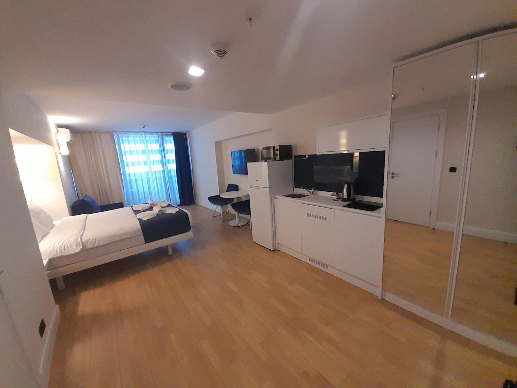 Smart Aparthotel Orbi City Batoumi Extérieur photo