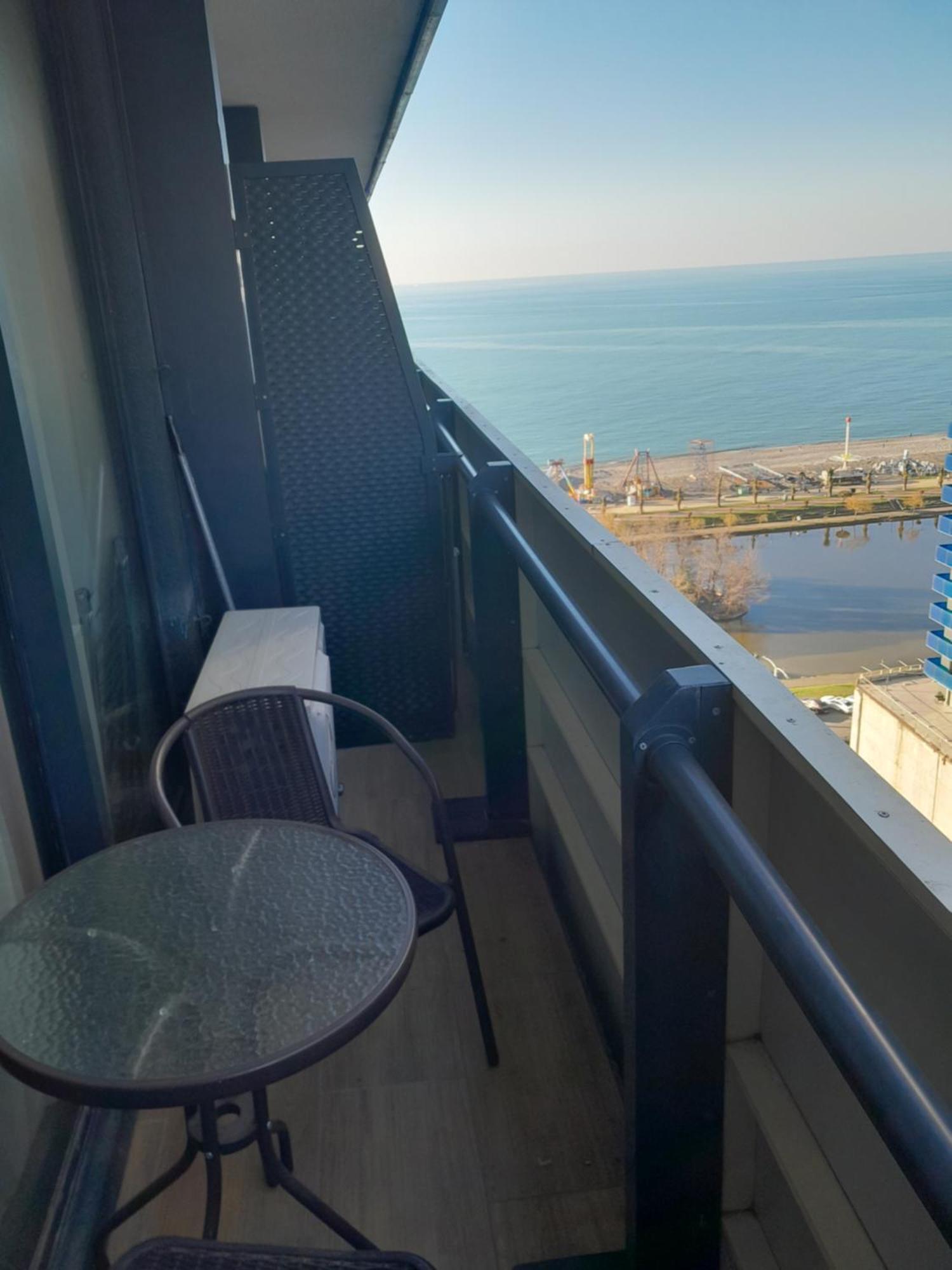 Smart Aparthotel Orbi City Batoumi Extérieur photo