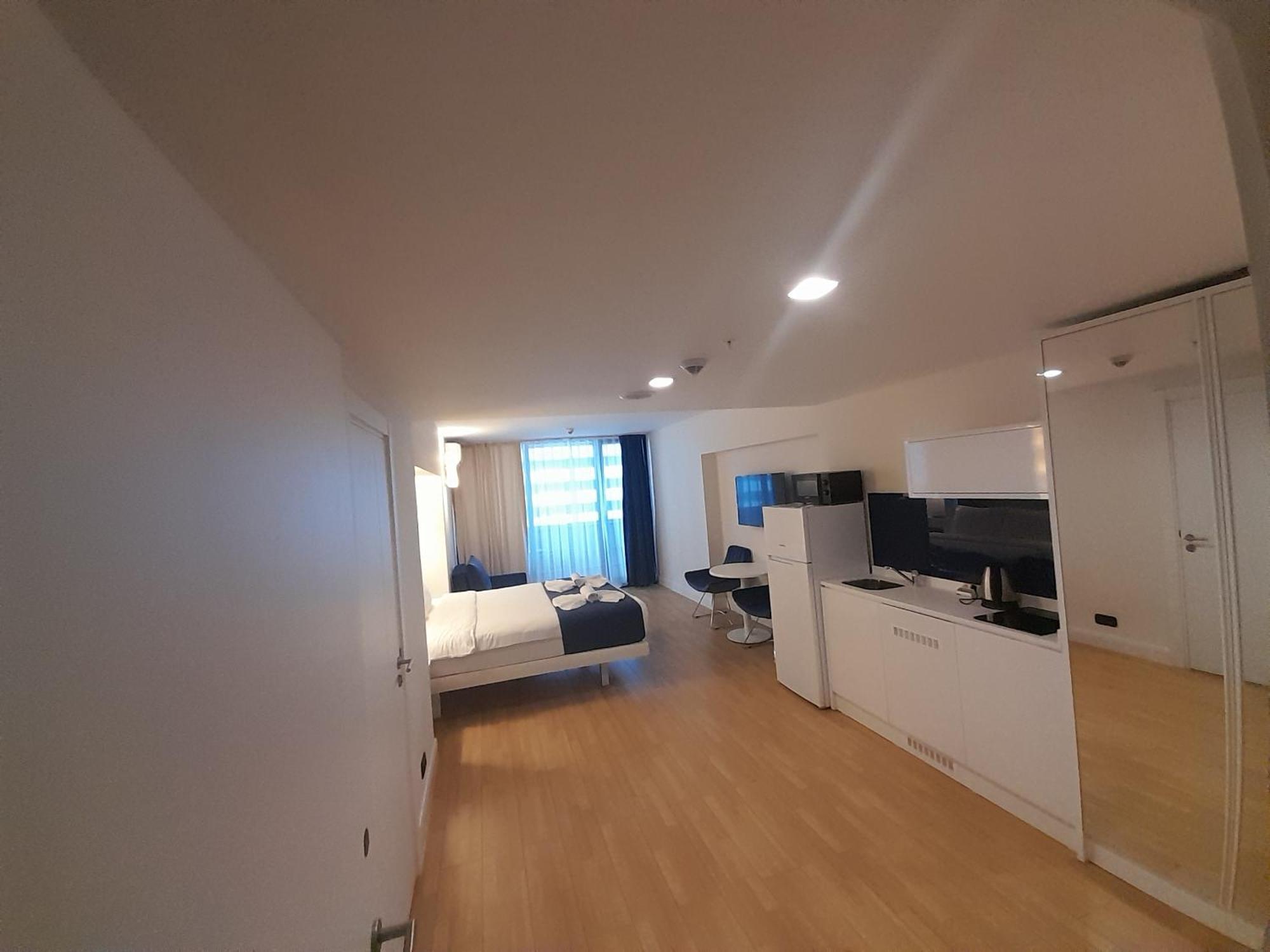 Smart Aparthotel Orbi City Batoumi Extérieur photo